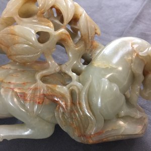 Een Chinese celadon en roest jade groep met rammen, 18/19e eeuw — foto 14