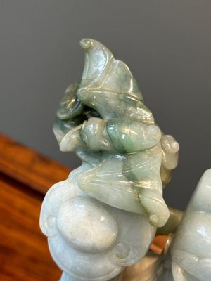 Een Chinese celadon en witte jade figuur van Lu Xing, 20e eeuw — foto 4