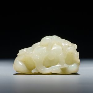 Een Chinese celadon groep van een perzik met twee apen, 19/20e eeuw — foto 5