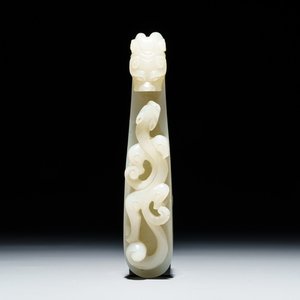 Een Chinese celadon jade gordelhaak, 18/19e eeuw — foto 1