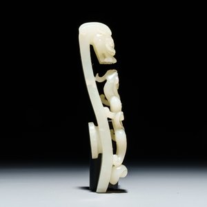 Een Chinese celadon jade gordelhaak, 18/19e eeuw — foto 4