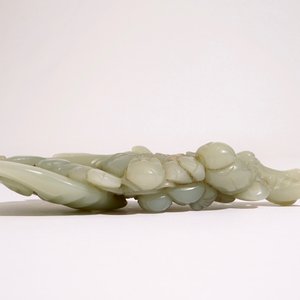 Een Chinese celadon jade groep met jongens op een lingzhi, 19e eeuw — foto 7