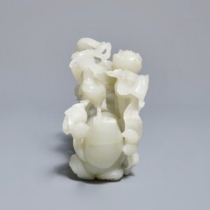 Een Chinese celadon jade groep met kraanvogels op fraaie houten basis, Qing — foto 3
