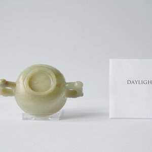 Een Chinese celadon jade 'libation cup', Ming — foto 11