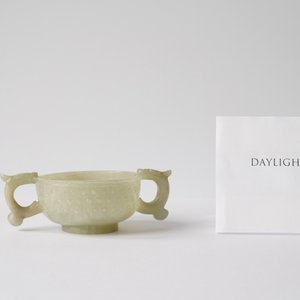Een Chinese celadon jade 'libation cup', Ming — foto 8