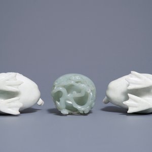 Een Chinese celadon jade penselenwasser en een paar witte jade eenden, 19e en 20e eeuw — foto 6