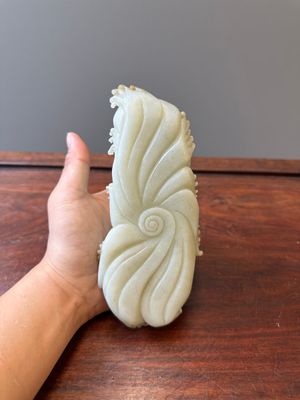 Een Chinese celadon jade sculptuur van een mythisch paard, 18e eeuw — foto 5