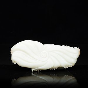 Een Chinese celadon jade sculptuur van een mythisch paard, 18e eeuw — foto 6