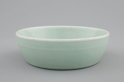 Een Chinese celadon penselenwasser, Qianlong merk en periode