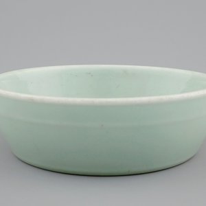 Een Chinese celadon penselenwasser, Qianlong merk en periode — foto 1