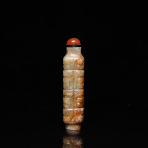Een Chinese celadon-roest jade 'cong' snuiffles, wellicht Qing — foto 3