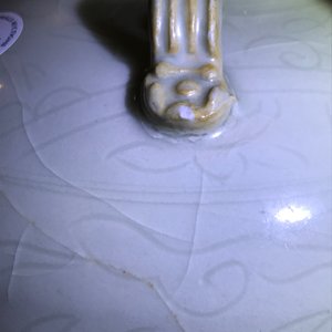 Een Chinese celadon Swatow pot met onderglazuur decor, Ming — foto 9