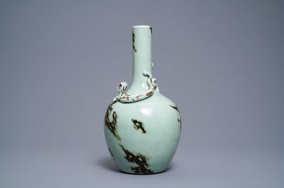 Een Chinese celadon vaas met koperrood decor, Qianlong merk en periode