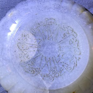 Een Chinese chalcedoon schotel in de vorm van een chrysant met inscriptie in Mughal-stijl, 19e eeuw — foto 9