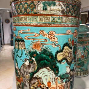 Een Chinese cilindrische famille verte vaas met turquoise fondkleur, 19e eeuw — foto 14