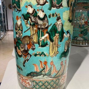 Een Chinese cilindrische famille verte vaas met turquoise fondkleur, 19e eeuw — foto 17