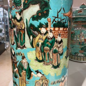 Een Chinese cilindrische famille verte vaas met turquoise fondkleur, 19e eeuw — foto 21