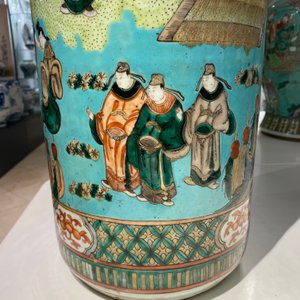 Een Chinese cilindrische famille verte vaas met turquoise fondkleur, 19e eeuw — foto 23