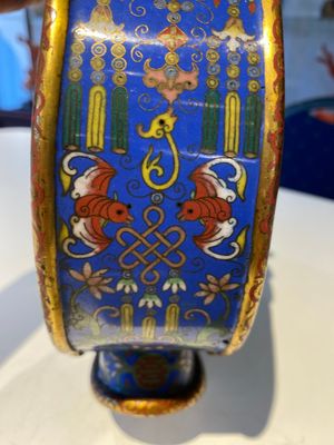 Een Chinese cloisonné 'bianhu' vaas met Shou-karakters op gele en blauwe fondkleur, Jiaqing — foto 15