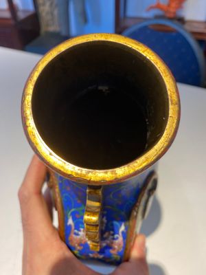 Een Chinese cloisonné 'bianhu' vaas met Shou-karakters op gele en blauwe fondkleur, Jiaqing — foto 6
