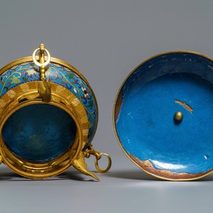 Een Chinese cloisonné dekseldoos met verguld bronzen montuur, 19e eeuw — foto 6
