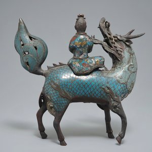 Een Chinese cloisonné en bronzen wierookbrander in de vorm van een wijze op een kylin, zegelmerk, 19e eeuw — foto 3