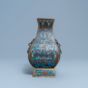Een Chinese cloisonné 'fanghu' vaas, Wanli — foto 4