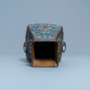 Een Chinese cloisonné 'fanghu' vaas, Wanli — foto 6