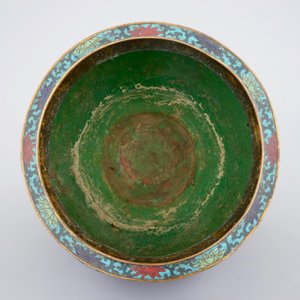 Een Chinese cloisonné jardinière, 18/19e eeuw — foto 6