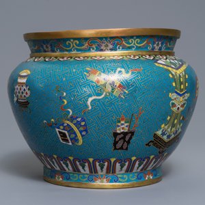 Een Chinese cloisonné jardinière met '100 antiquiteiten' decor op verguld bronzen voet, 18/19e eeuw — foto 4