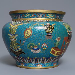 Een Chinese cloisonné jardinière met '100 antiquiteiten' decor op verguld bronzen voet, 18/19e eeuw — foto 5