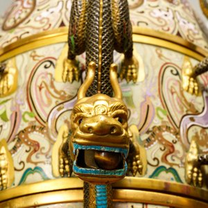 Een Chinese cloisonné replica van Zhang Hengs aardbevingsmeter, 20e eeuw — foto 7
