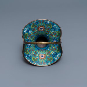 Een Chinese cloisonné rouleau vaas en vier jardinières, 19/20e eeuw — foto 12