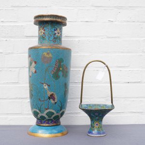 Een Chinese cloisonné rouleau vaas en vier jardinières, 19/20e eeuw — foto 31