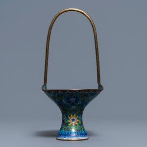 Een Chinese cloisonné rouleau vaas en vier jardinières, 19/20e eeuw — foto 8