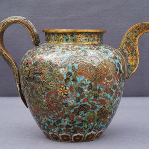 Een Chinese cloisonné schenkkan met boeddhistische leeuwen, Ming — foto 33