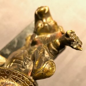 Een Chinese cloisonné vaas en een verguld bronzen groep, 18/19e eeuw — foto 31
