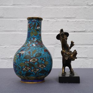 Een Chinese cloisonné vaas en een verguld bronzen groep, 18/19e eeuw — foto 9