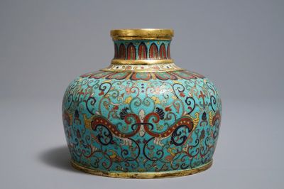 Een Chinese cloisonné vaas, Qianlong merk, 19/20e eeuw