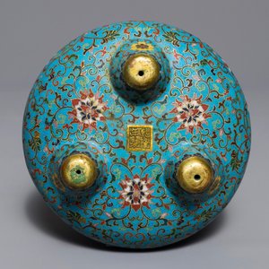 Een Chinese cloisonné wierookbrander, Qianlong merk, 18/19e eeuw — foto 6