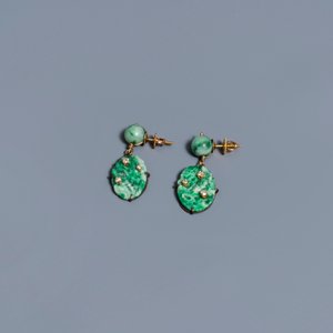 Een Chinese collier met hanger en een paar oorbellen met jade, goud en edelstenen, 20e eeuw — foto 2