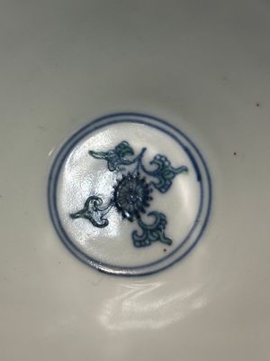 Een Chinese conische doucai kom met feniksen, Chenghua merk, Kangxi/Yongzheng — foto 11