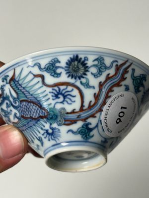 Een Chinese conische doucai kom met feniksen, Chenghua merk, Kangxi/Yongzheng — foto 13