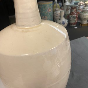 Een Chinese crème-geglazuurde Cizhou-type vaas, Liao of later — foto 12