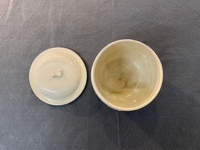 Een Chinese crèmekleurige dekselpot, Noordelijke Song — foto 3