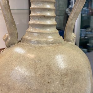 Een Chinese crèmekleurige steengoed amfoor met oren in de vorm van draken, Sui/Tang — foto 27