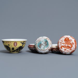Een Chinese Dayazhai kom met gele fondkleur en twee doosjes voor zegelpasta, 19e eeuw — foto 3