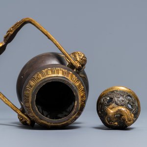 Een Chinese deels verguld bronzen hangende wierookbrander met deksel, Kangxi merk, Qing — foto 5