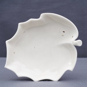 Een Chinese Dehua blanc de Chine bladvormige penselenwasser, Kangxi — foto 15