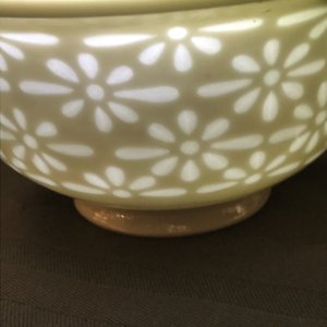 Een Chinese Dehua blanc de Chine dekselkom met rijstkorreldecor, 18/19e eeuw — foto 9